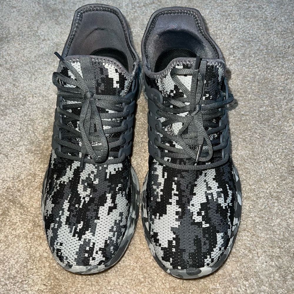 Men’s Troadlop running shoes/sneakers- gray camo